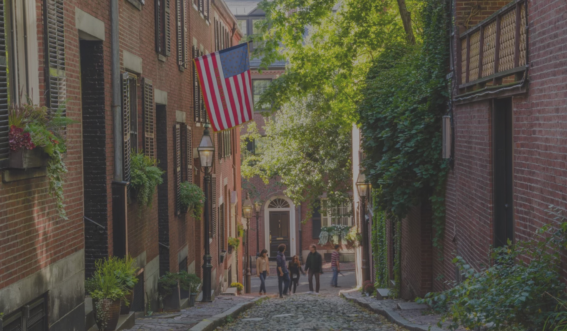 Premium Photo  Road at beacon hill neighborhood, downtown boston in ma,  usa.