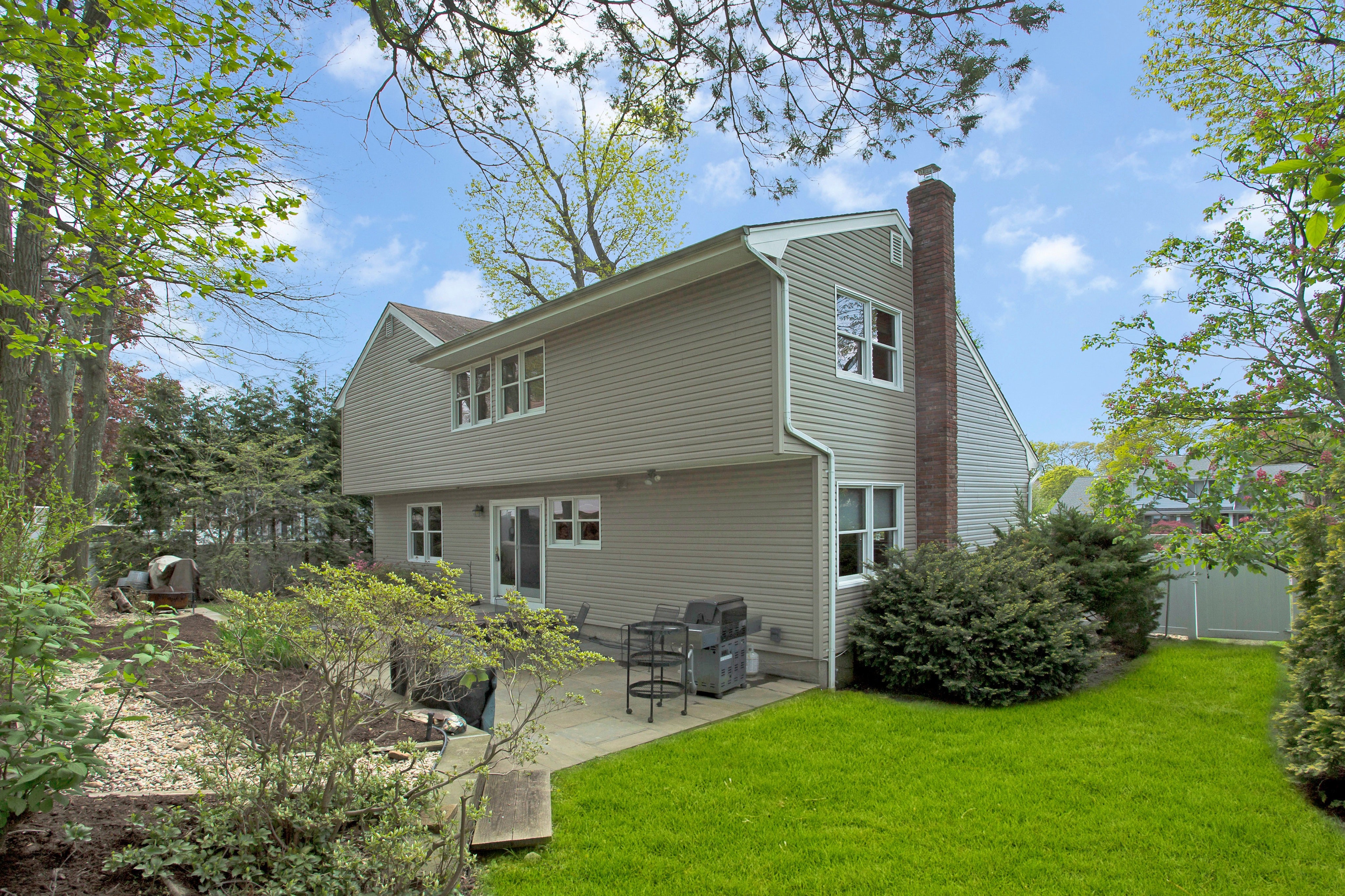 241 Walnut Rd, Glen Cove, NY 11542 SOLD LISTING, MLS 3126421 Berkshire Hathaway Laffey