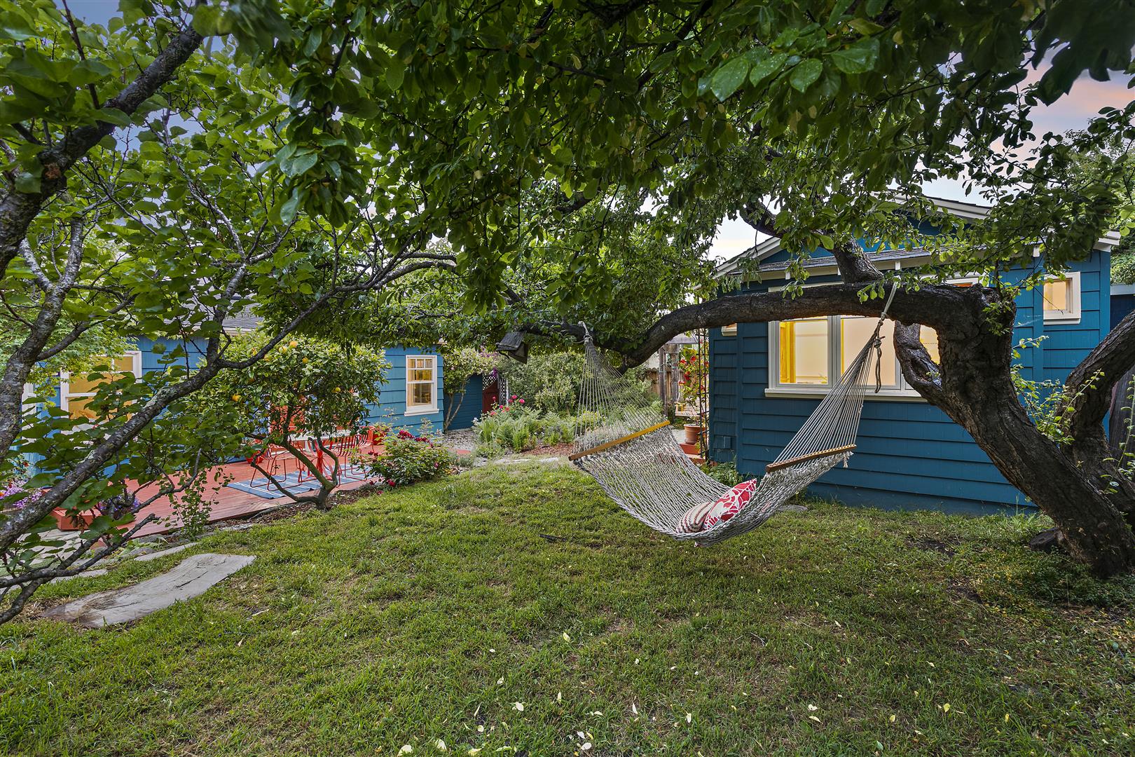 Sold: 924 Everett St, El Cerrito, CA 94530 | 2 Beds / 2 Full Baths