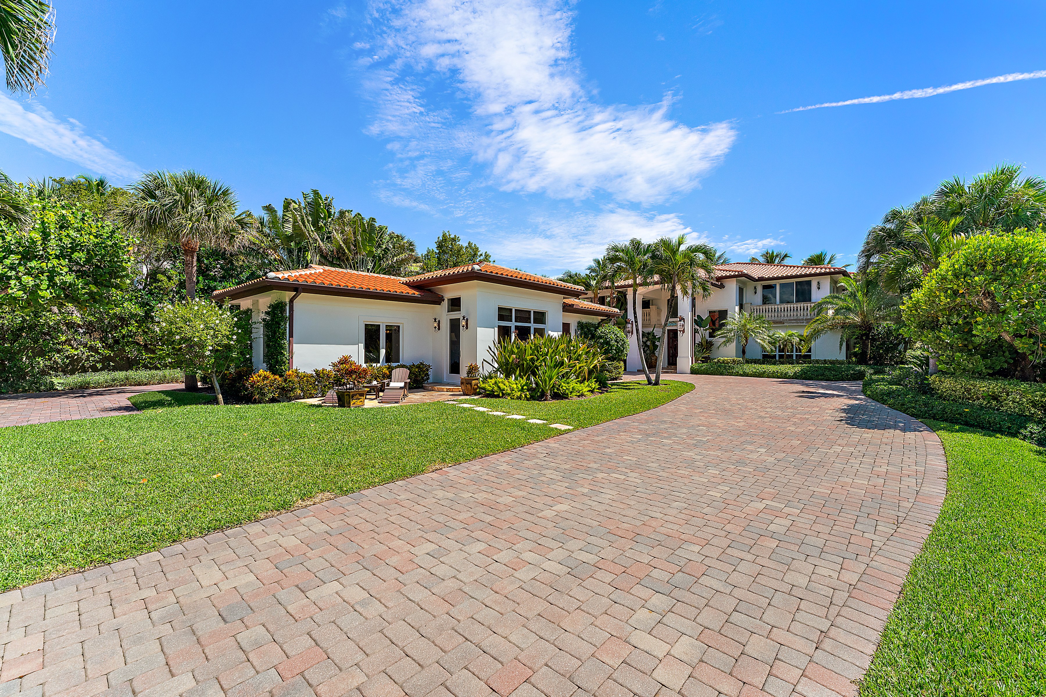 Sold: 613 S Beach Road, Jupiter, FL 33469 | 5 Beds / 6 Full Baths / 1 Half  Bath | $16,500,000