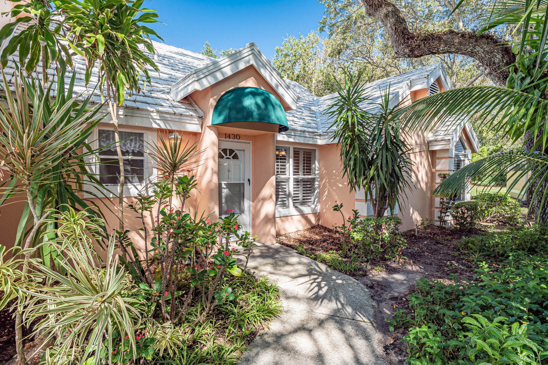 Sold 1430 Coral Oak Lane, 1201, Vero Beach, FL 32963 2 Beds / 2 Full Baths 420,000