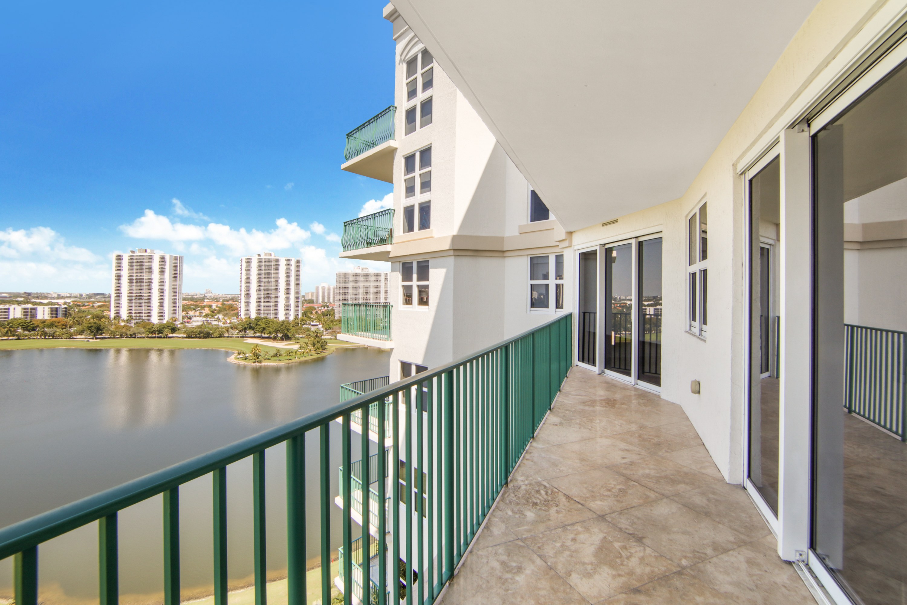 Sold 20000 E Country Club Dr, 1206, Aventura, FL 33180 3 Beds / 3