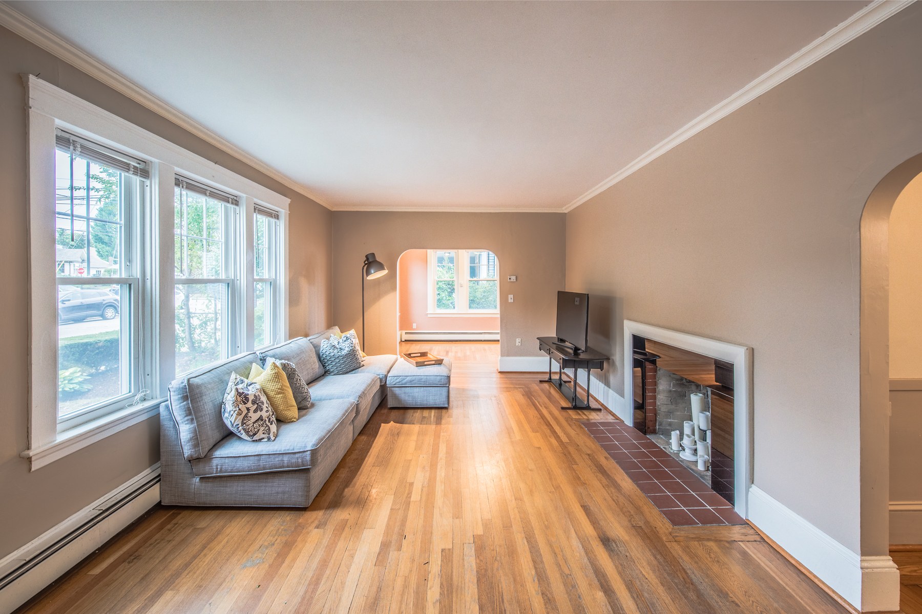 99 OAK HILL AV, Pawtucket, RI 02860, Oak Hill Mott & Chace Sotheby's