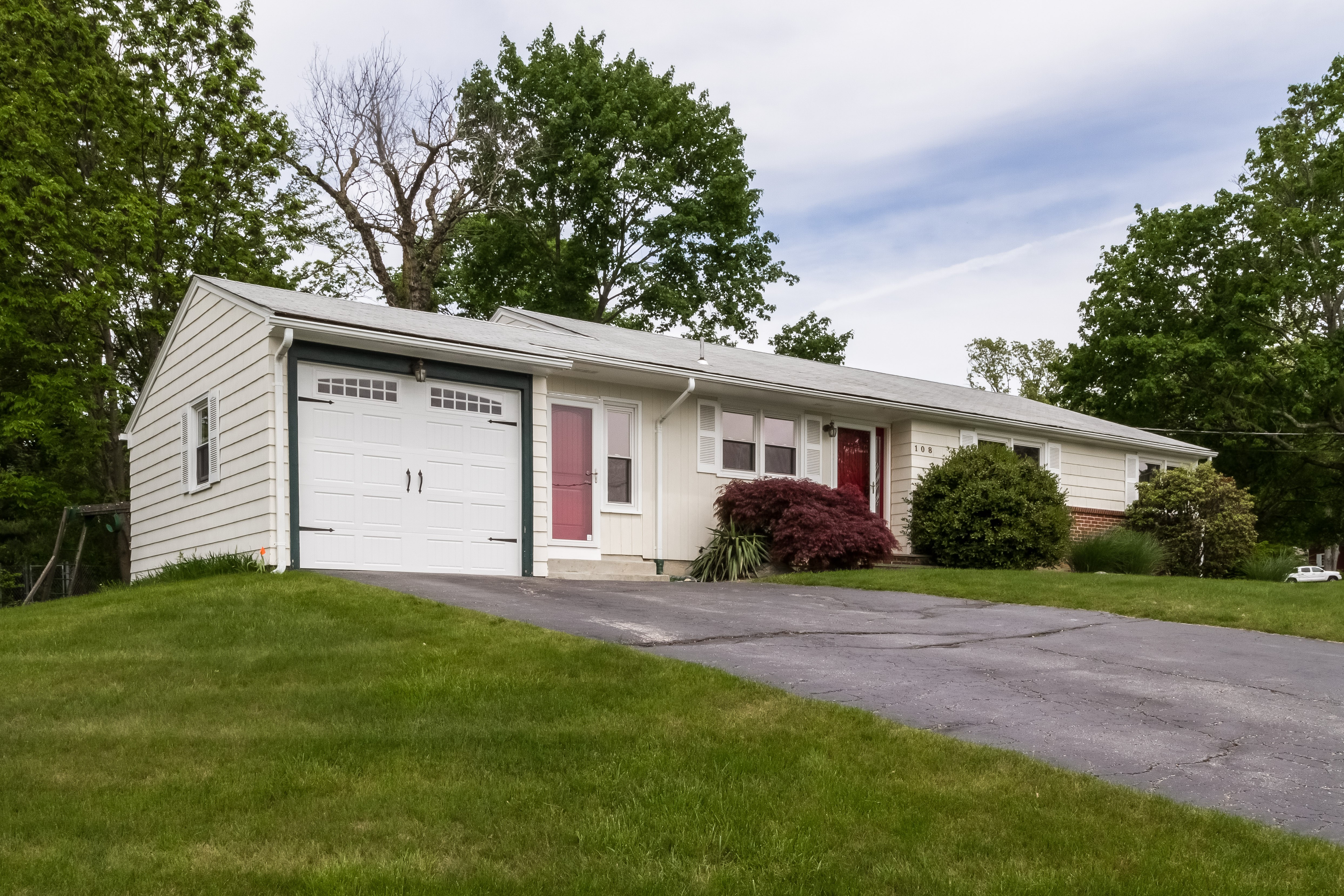 108 Mount View DR, Cranston, RI 02920, Garden Hills Mott & Chace