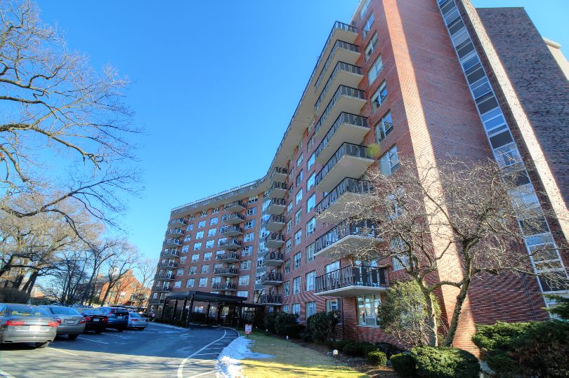 Imperial Towers Condos Current Listings & Pictures