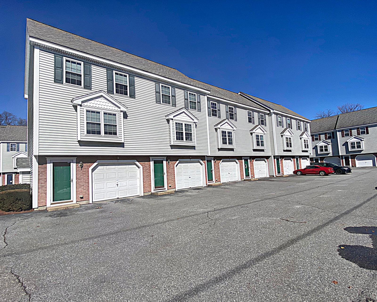 Silva Estates immaculate townhome and feel the luxury and inviting