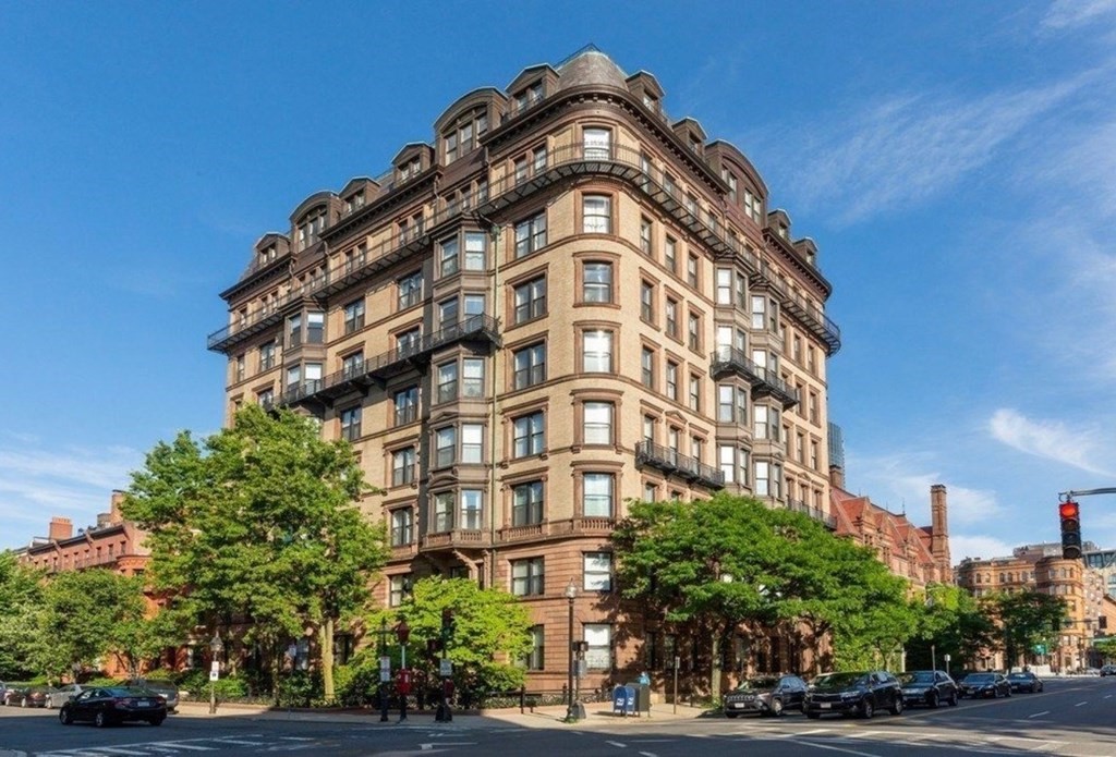 Marlborough Back Bay Boston Condominiums For Sale And For Rent