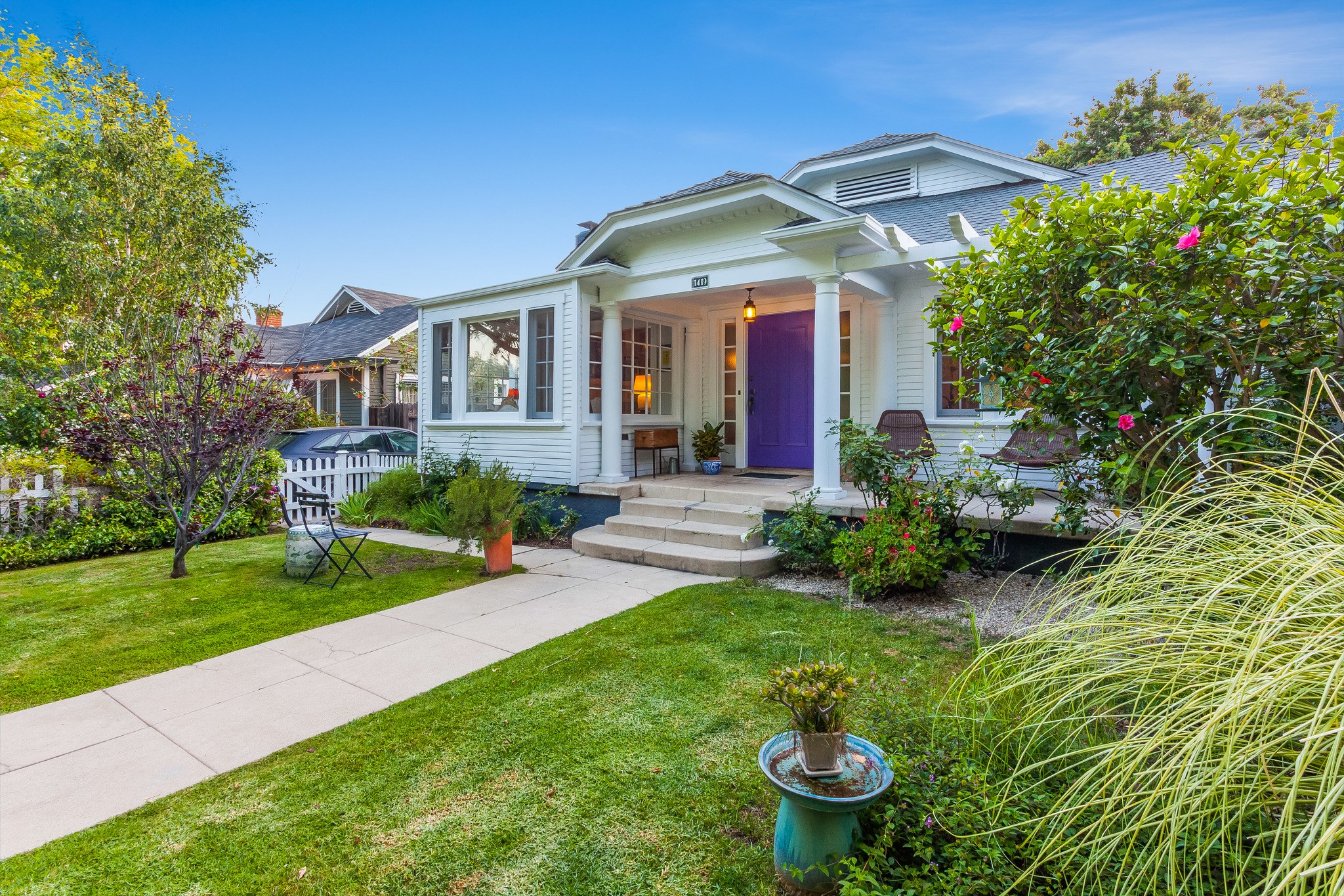 Tasteful friends - Check out Illeana Douglas's Greek Revival Bungalow ...