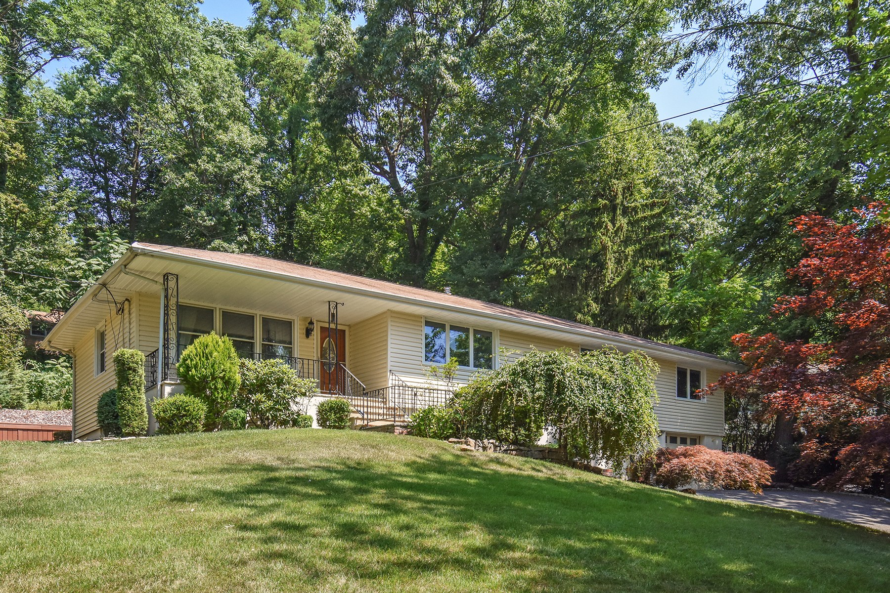Just Listed! 188 Gates Avenue Long Hill Township, NJ 525,000