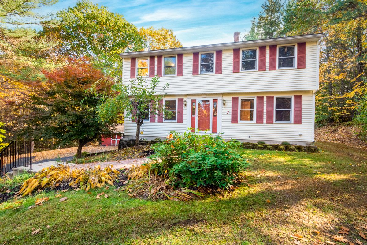 <h4>Wonderful Colonial !  7 Mossman Rd .Westminster</h4> 
<p>Schedule your showing by calling Dave at (978) 790-7765 while it's still available.</p>

