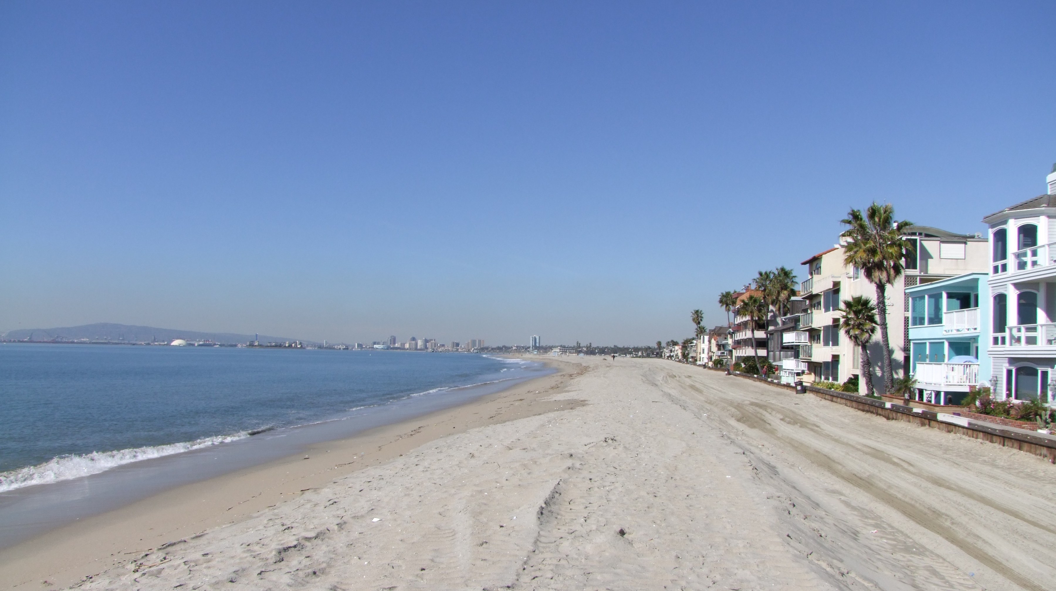 Long Beach Ca Real Estate Living The Peninsula The Pacific Ocean On One Side And Beautiful Alamitos Bay Other This Neighborhood Is Home To About 1500 Residents Of Peninsula